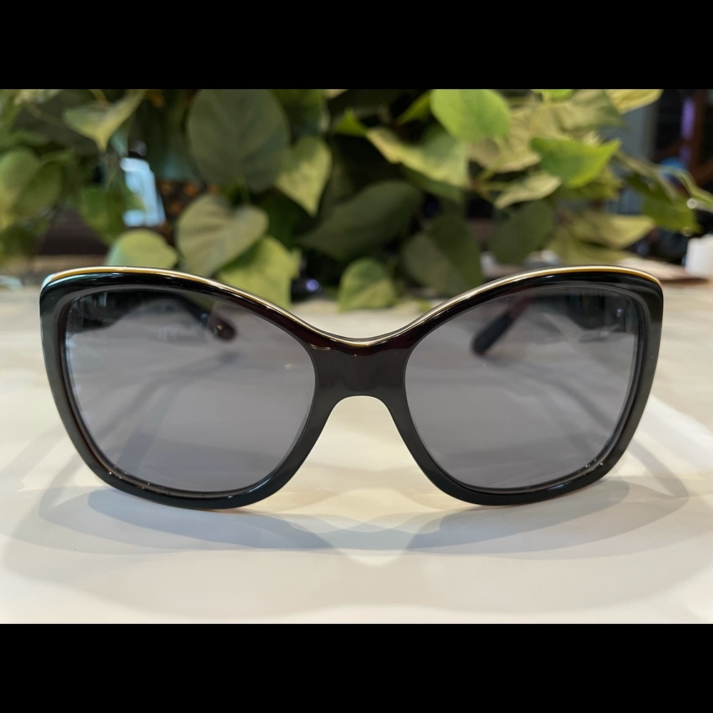 Women’s Oakley sunglasses